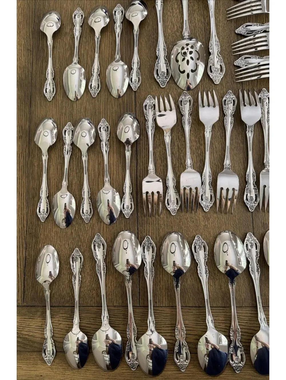 Oneida Community Brahms 65 Pc Stainless Flatware Set - Service for 12